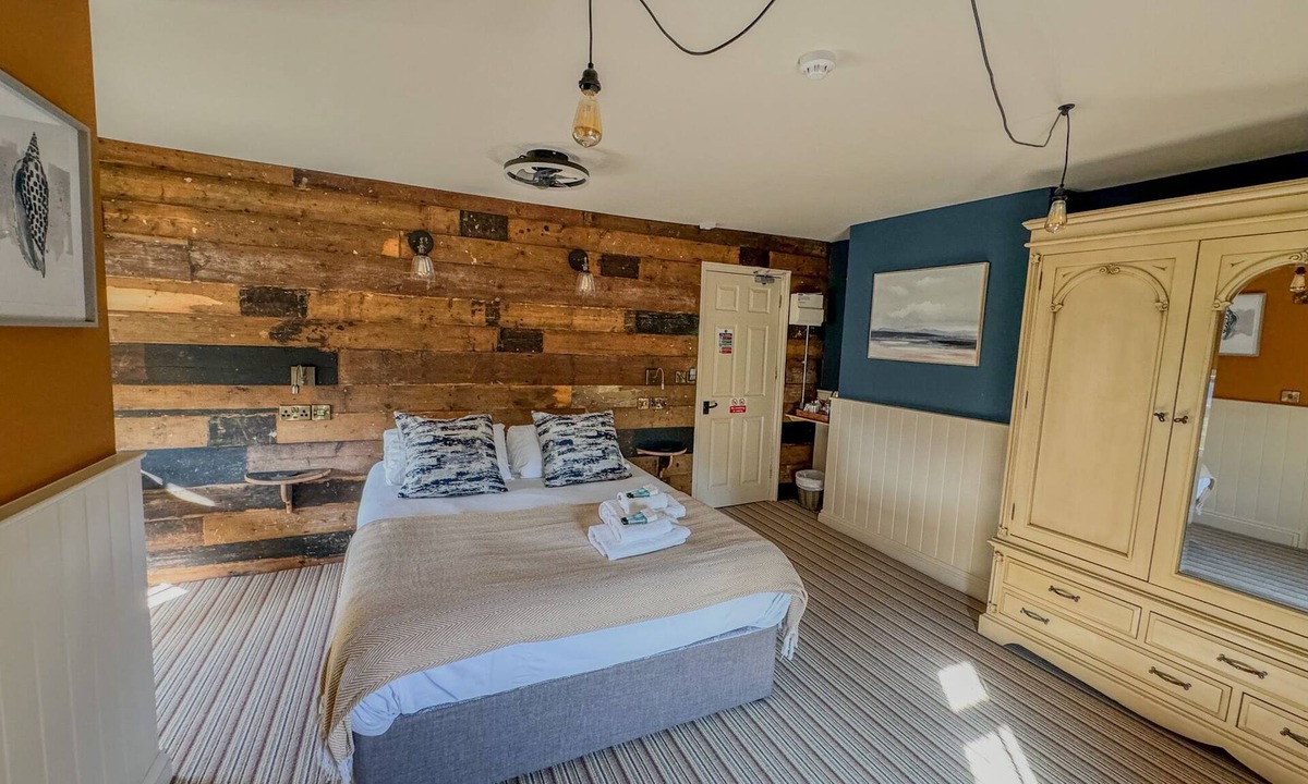 Leiston Hotel | The White Horse Hotel