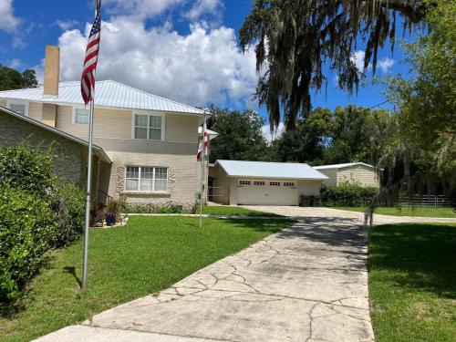 Green Cove Springs House | The White House