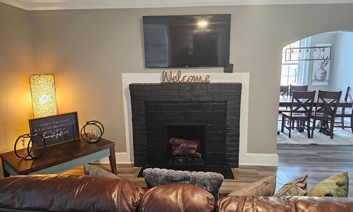 Midtown House | The White House 2 BR 1 BA