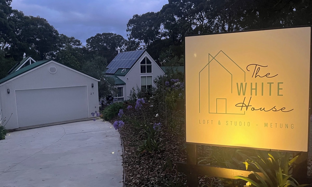 Metung House | The White House- Loft