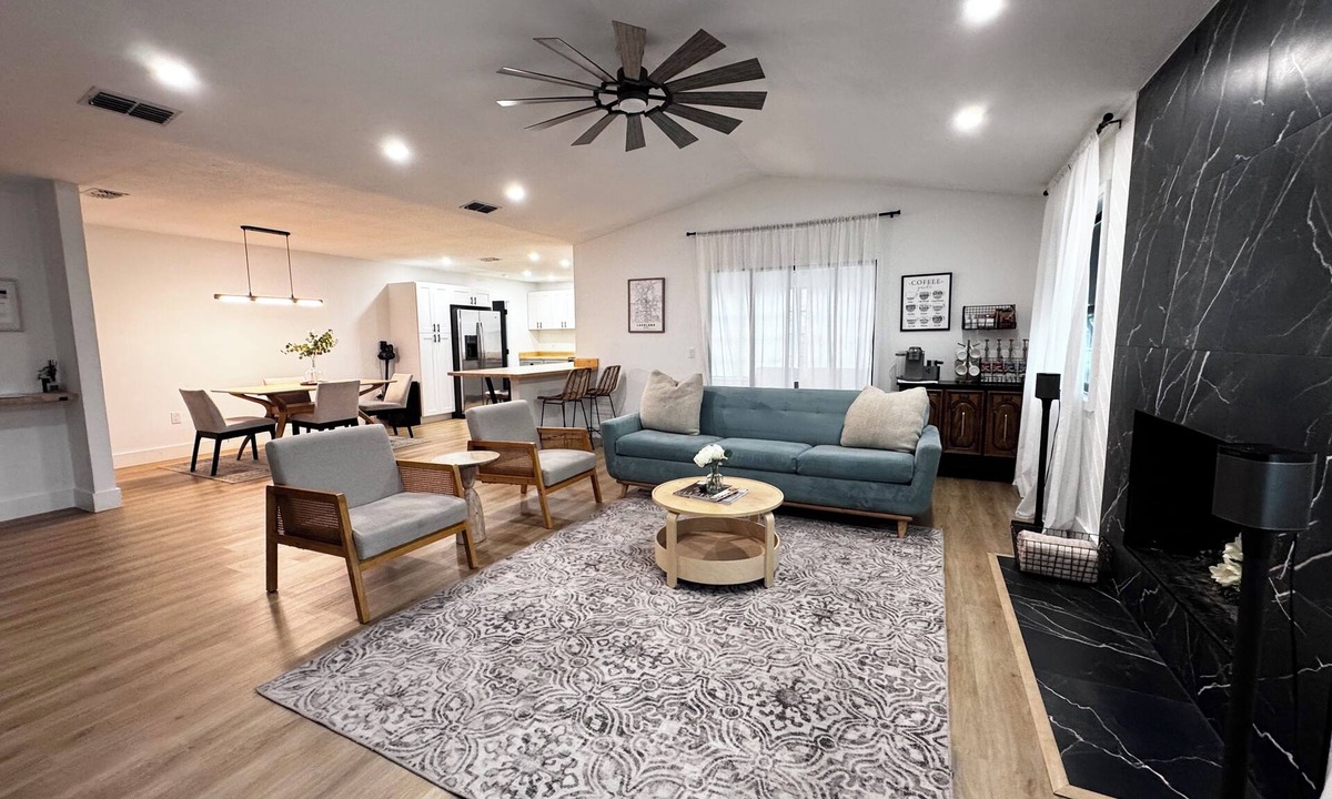 Lakeland House | The White House+Pet Friendly