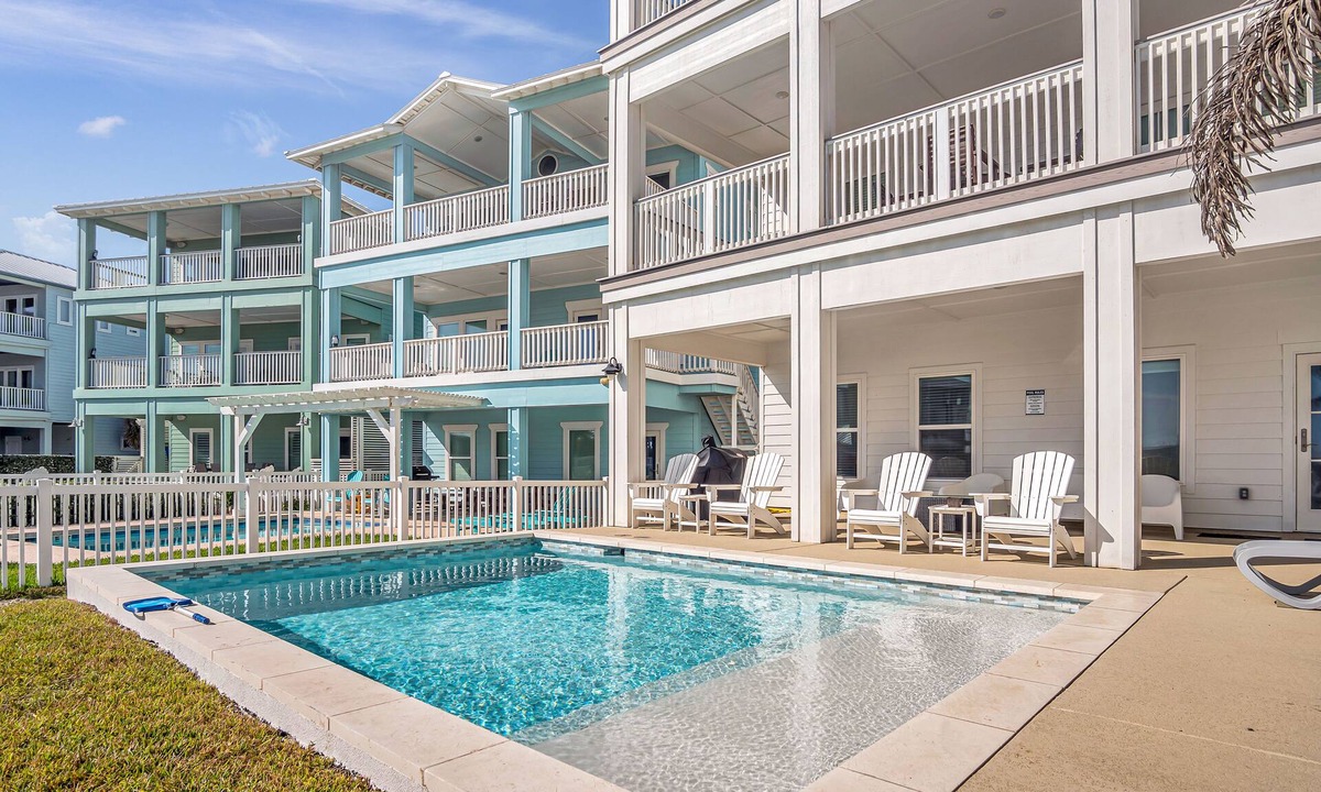 Port Aransas House | The White House | Private Pool, Ocean View!