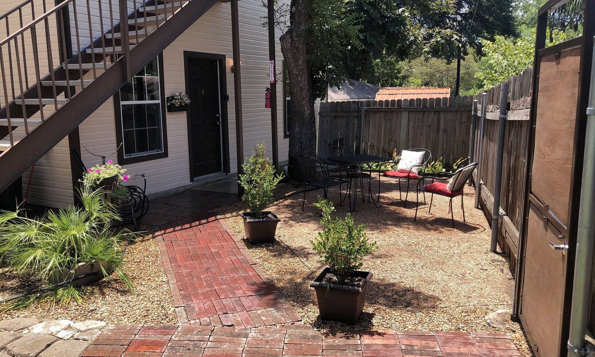 West San Antonio Apartment | The White House!