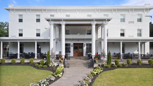 Fredonia Hotel | The White Inn