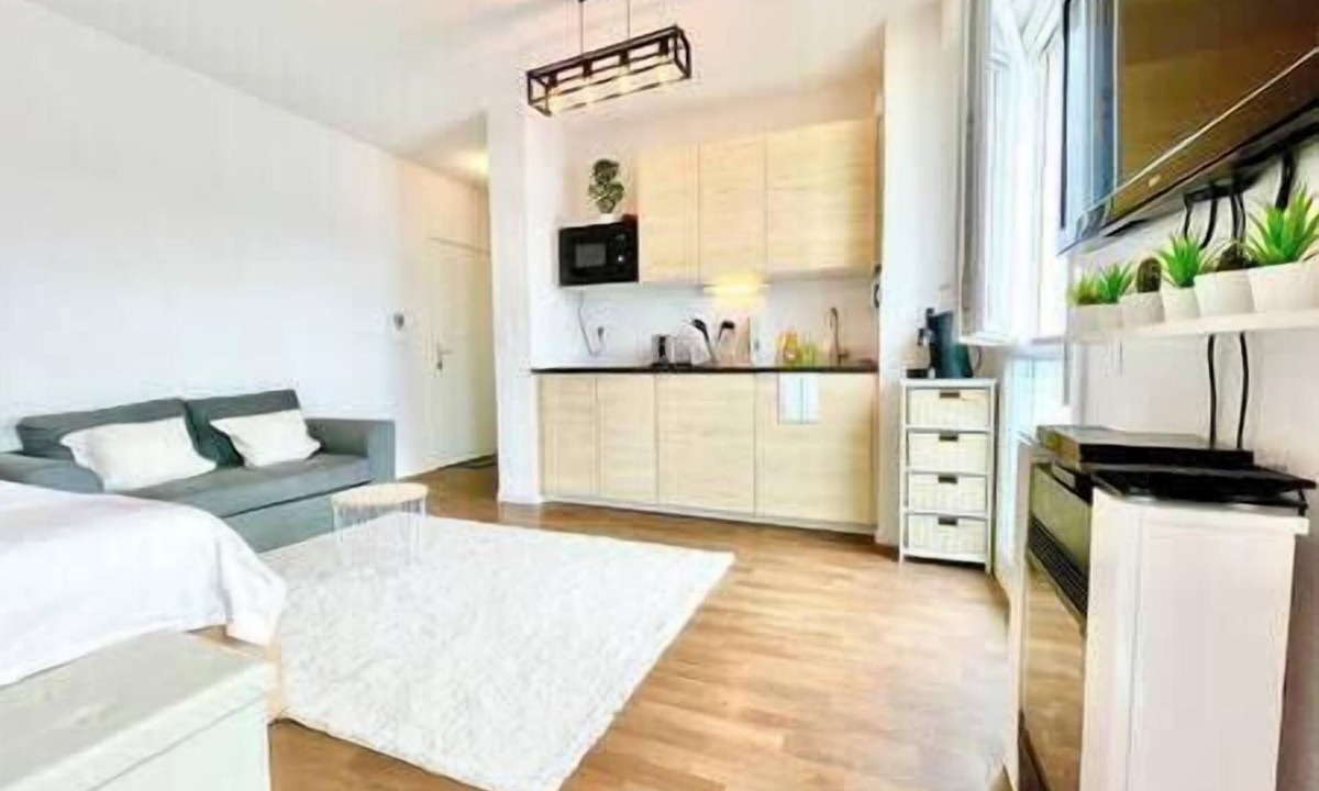 Saint-Nazaire Apartment | The White Lion, downtown and balcony