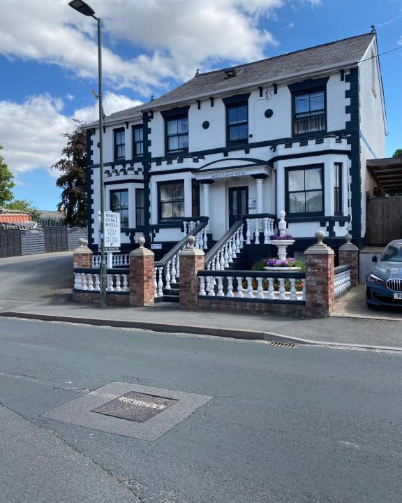 Hereford Apartment | The White Lodge Hotel