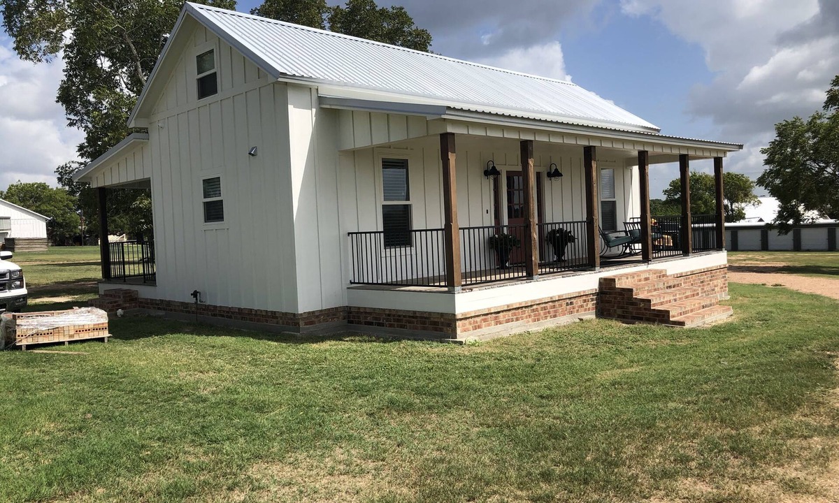 Warrenton Cottage | The White Magnolia Cottage