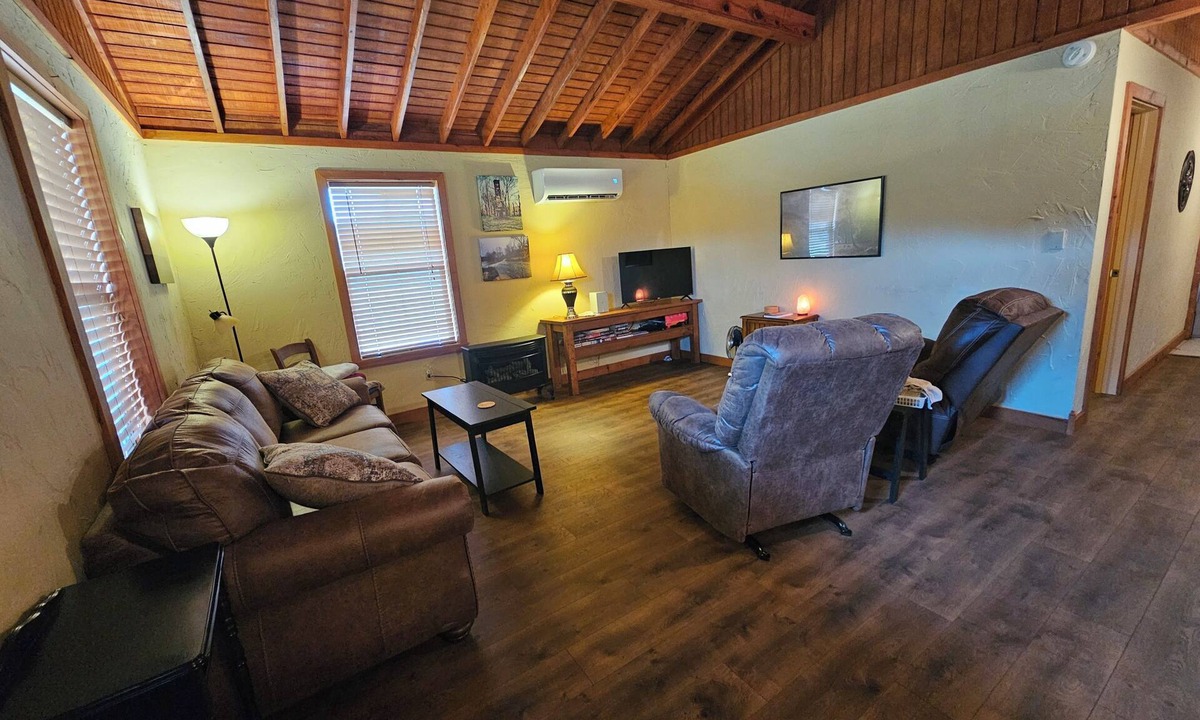 Boswell House | The White River cabin on Jeffery Lane in Mt. Olive, Izard County, AR