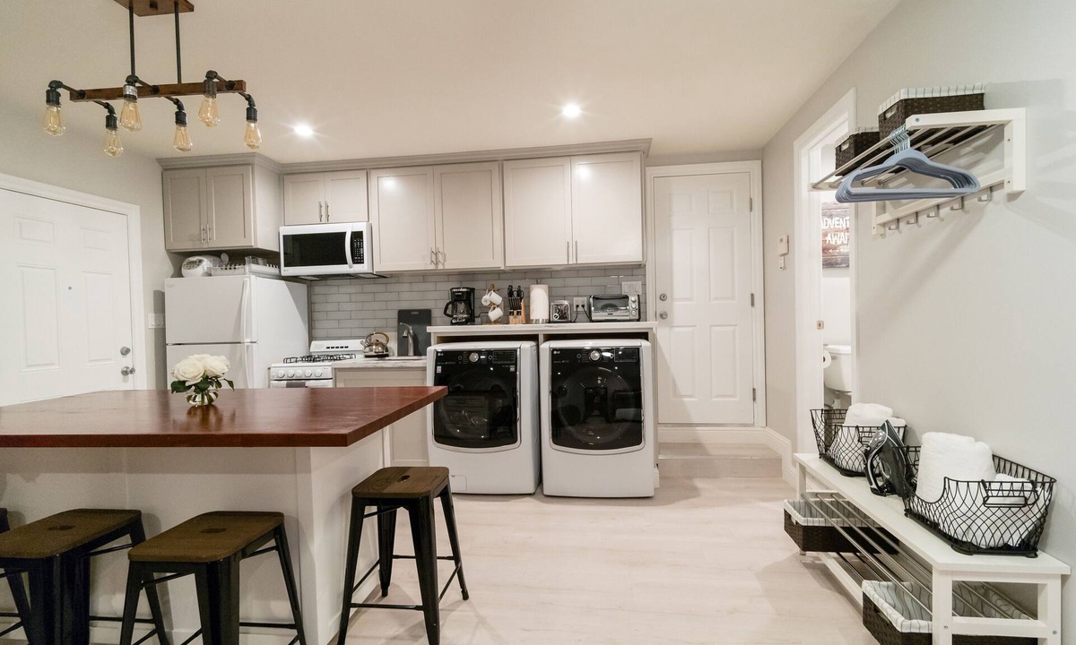 Centerville Apartment | The White Rose Annex