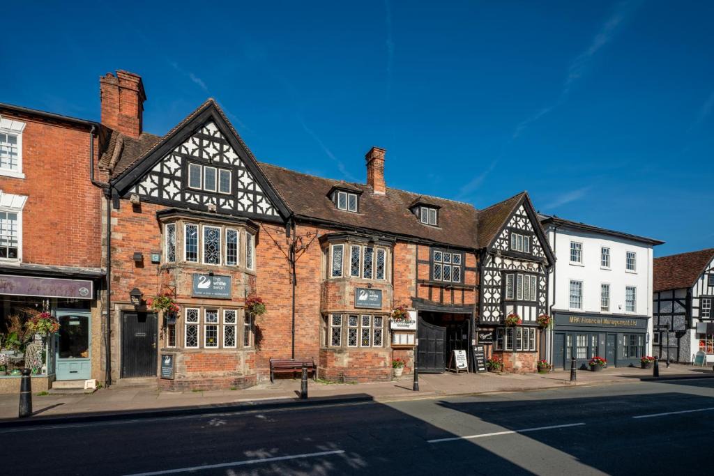 Henley-in-Arden Hotel | The White Swan Hotel Bar & Restaurant