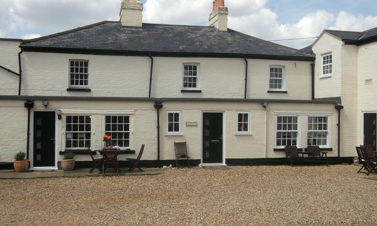 St Neots House | The Whitehouse Cottage