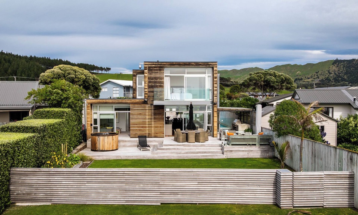 Waimarama House | The Whyte House - Waimarama Beachfront