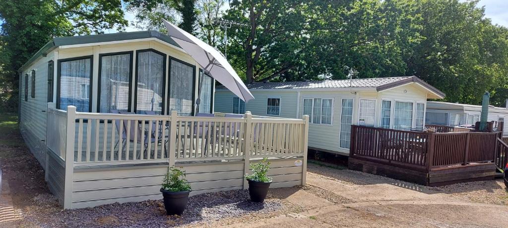 Sandown House | The Wight Rose