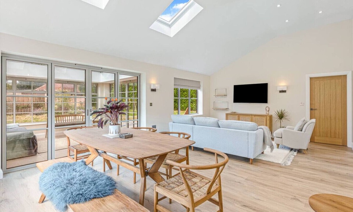 Great Missenden House | The Wild Bloom with parking