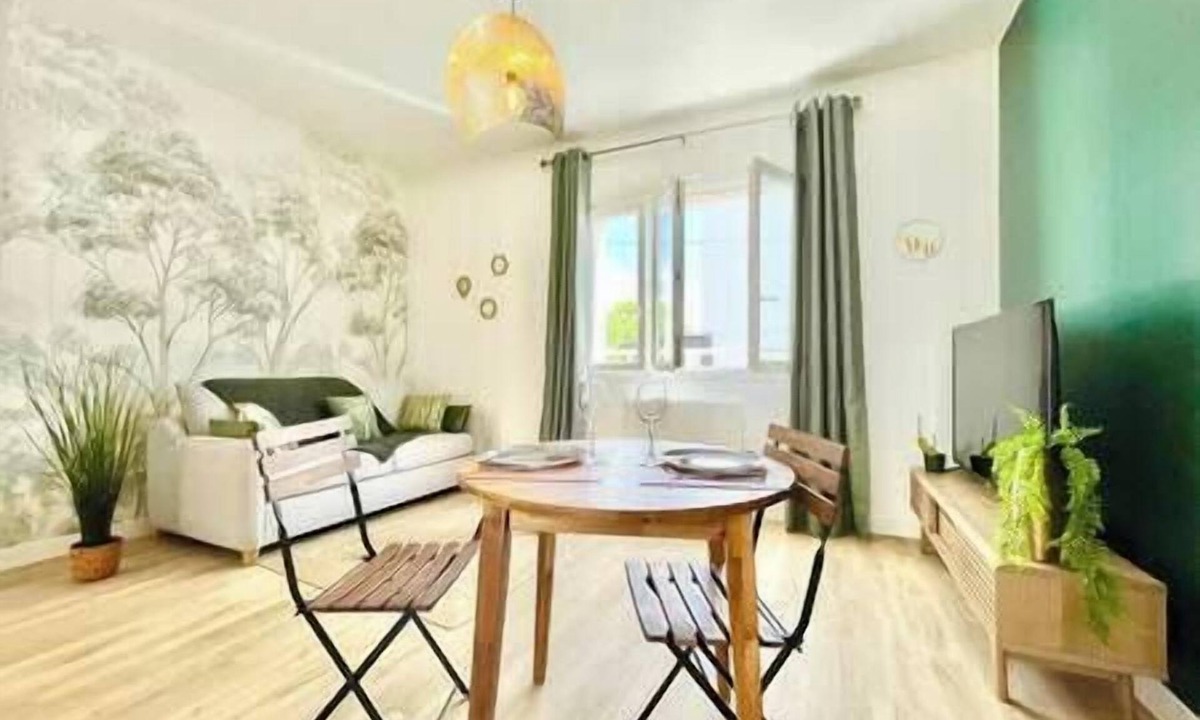 Saint-Nazaire Apartment | The Wild I Close to downtown and the beach