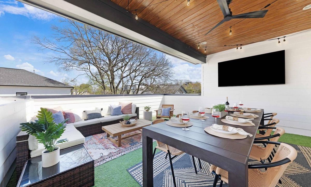 Edgehill House | The Willie Speakeasy Game Room + Rooftop
