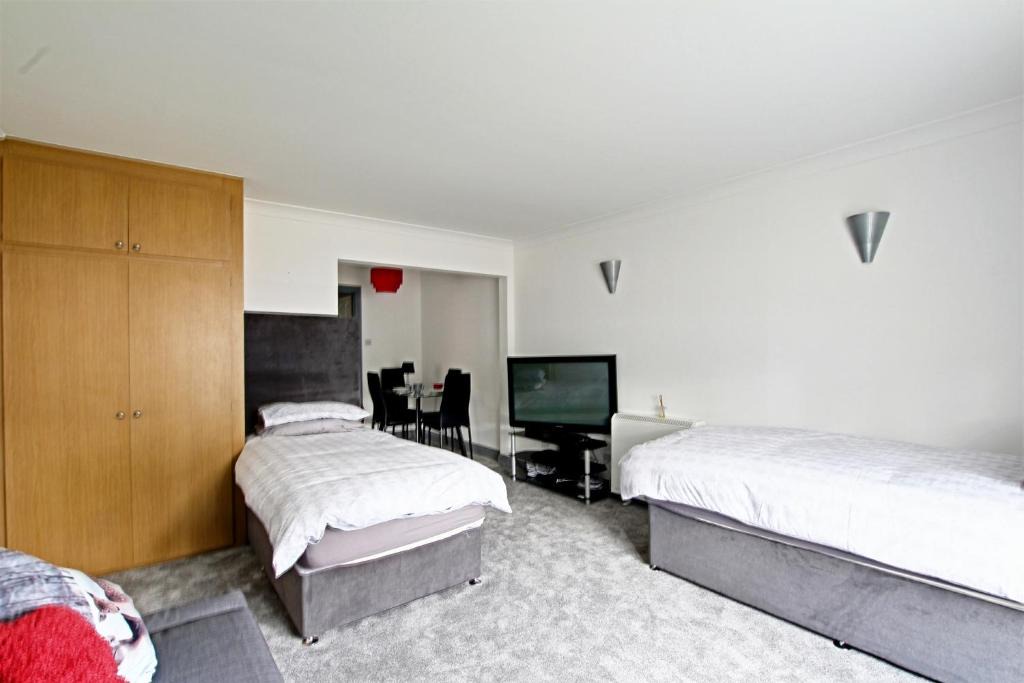 Crawley City Centre Apartment | The Willows