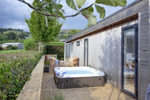 Cheddar Ski Chalet | The Willows, Strawberryfield Park