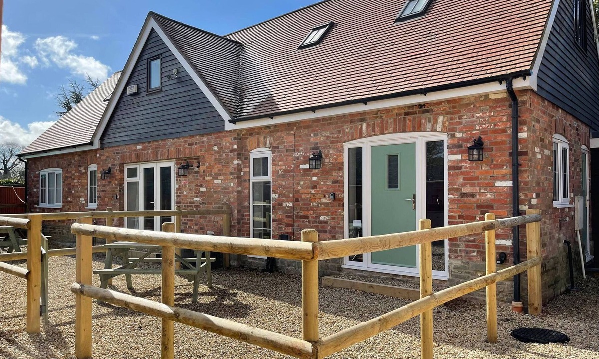 Child Okeford Cottage | The Willows - UK34000