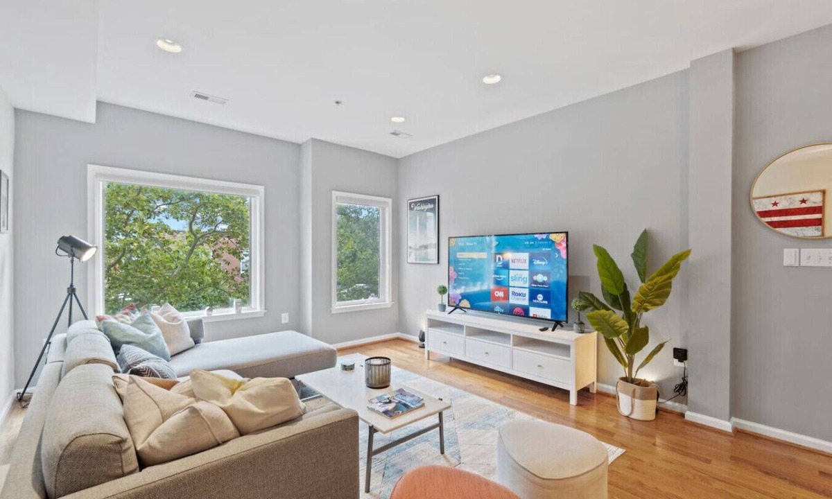 Shaw House | The Wilson | Shaw Duplex | 4BR Private Suites