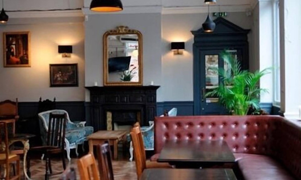 Mapesbury House | The Windmill