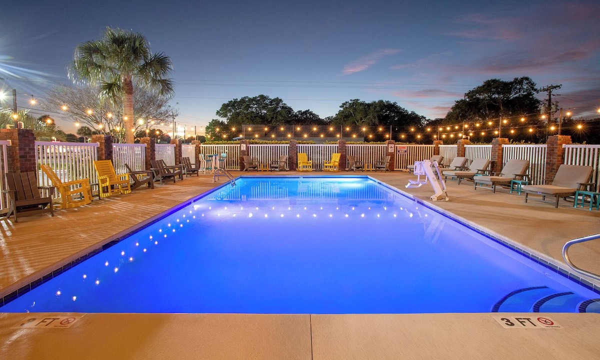 Cedar Point Hotel | The Windstar Hotel - Emerald Isle/Swansboro