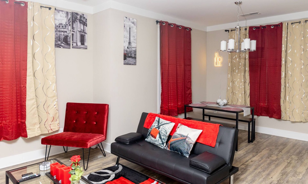 Northeast Raleigh Apartment | The Wine and Dine Suite **Free Parking/Wifi/Wine