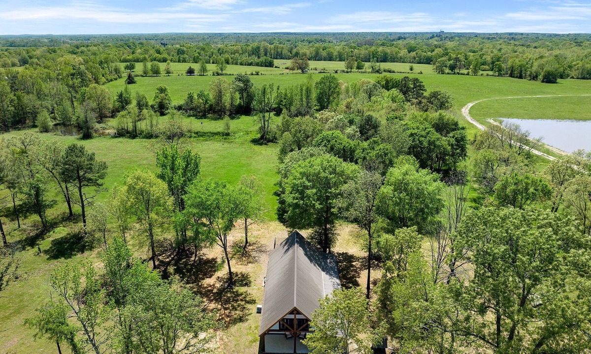 Golden House | The Wishing Well! Romantic couples getaway! With deck, pool & outdoor fireplace!
