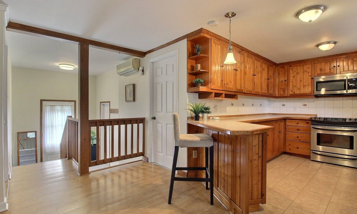 Saint-Alexis-des-Monts Apartment | The Wolf's Cottage in St Alexis