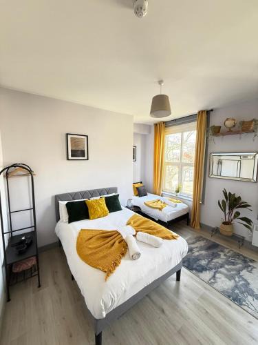 Evelyn House | The Wolfs Tavern