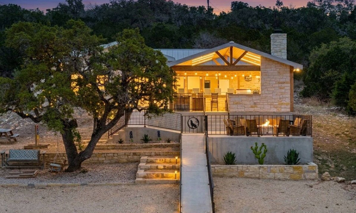 Concan House | The Wolves Den @ Frio River Vacation Rentals