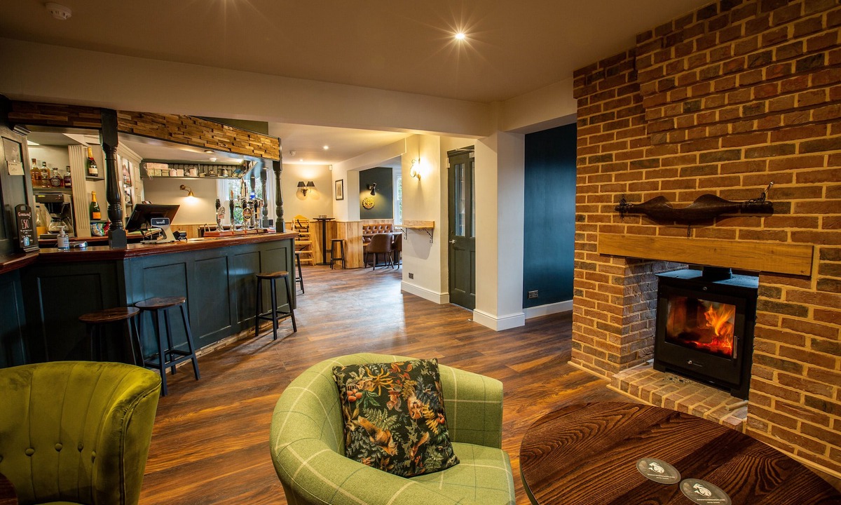 Redlynch Hotel | The Woodfalls Inn
