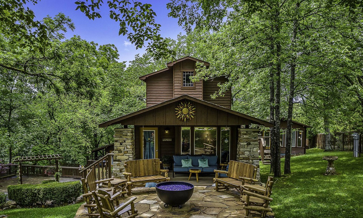 Eureka Springs Historic District Cabin | The Woods Cabins