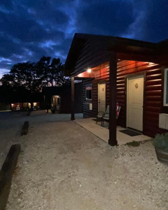 Kingston Hotel | The Woods Lodging