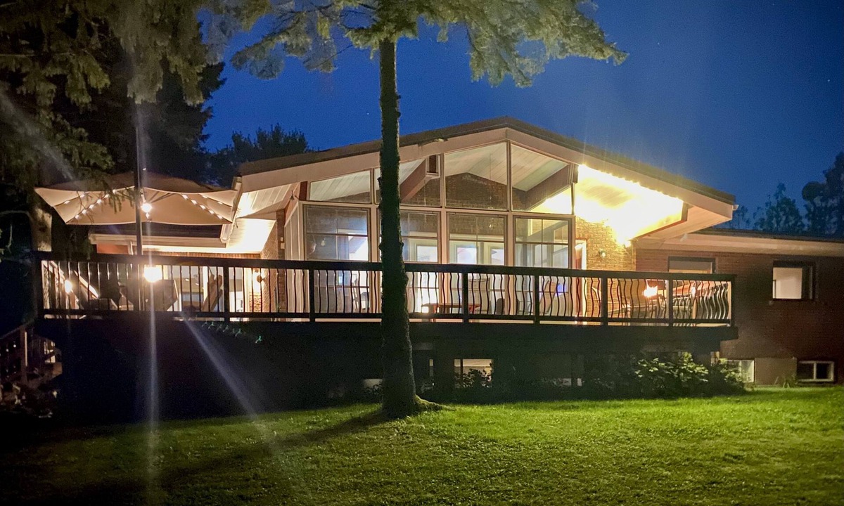 Broadbent Cottage | The Wraight Escape Cottage - A family Oasis