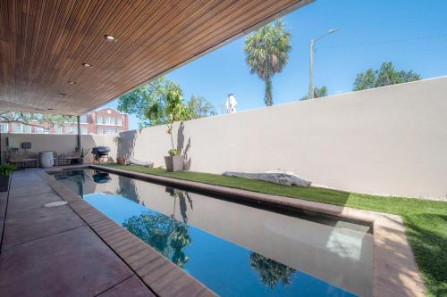 Hyde Park House | The Wright Place A Hyde Park Pool Home