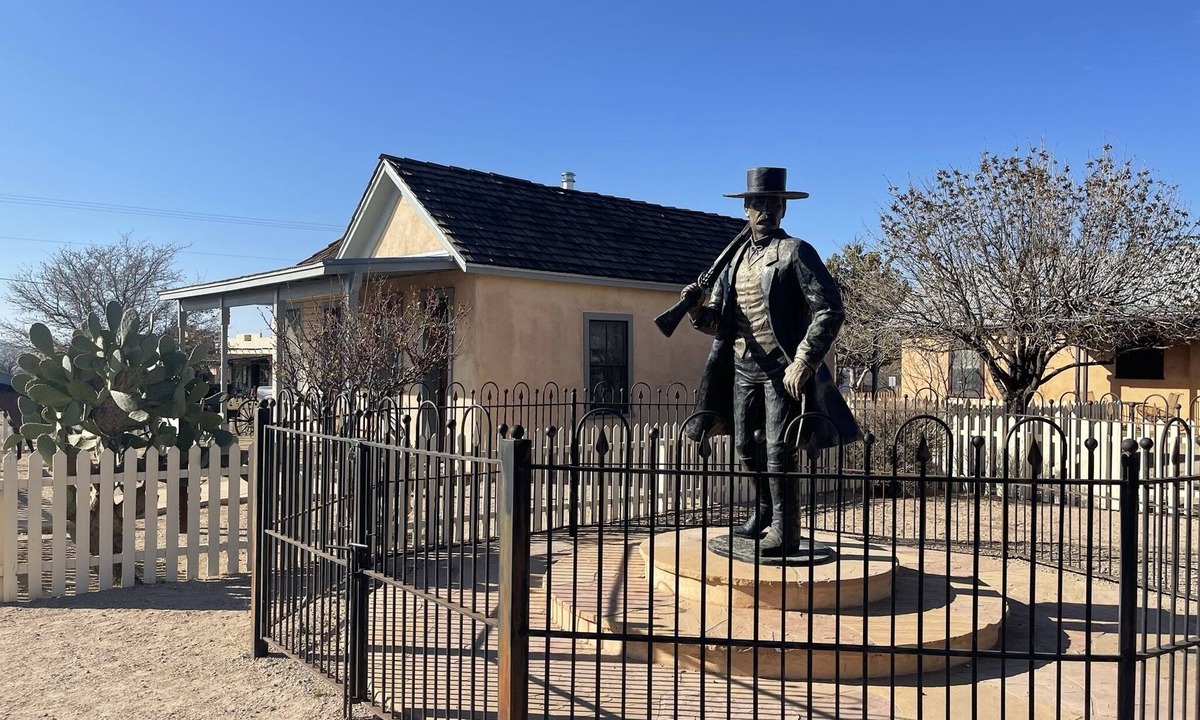 Tombstone Cottage | The Wyatt Earp House - 1 block from OK Corral