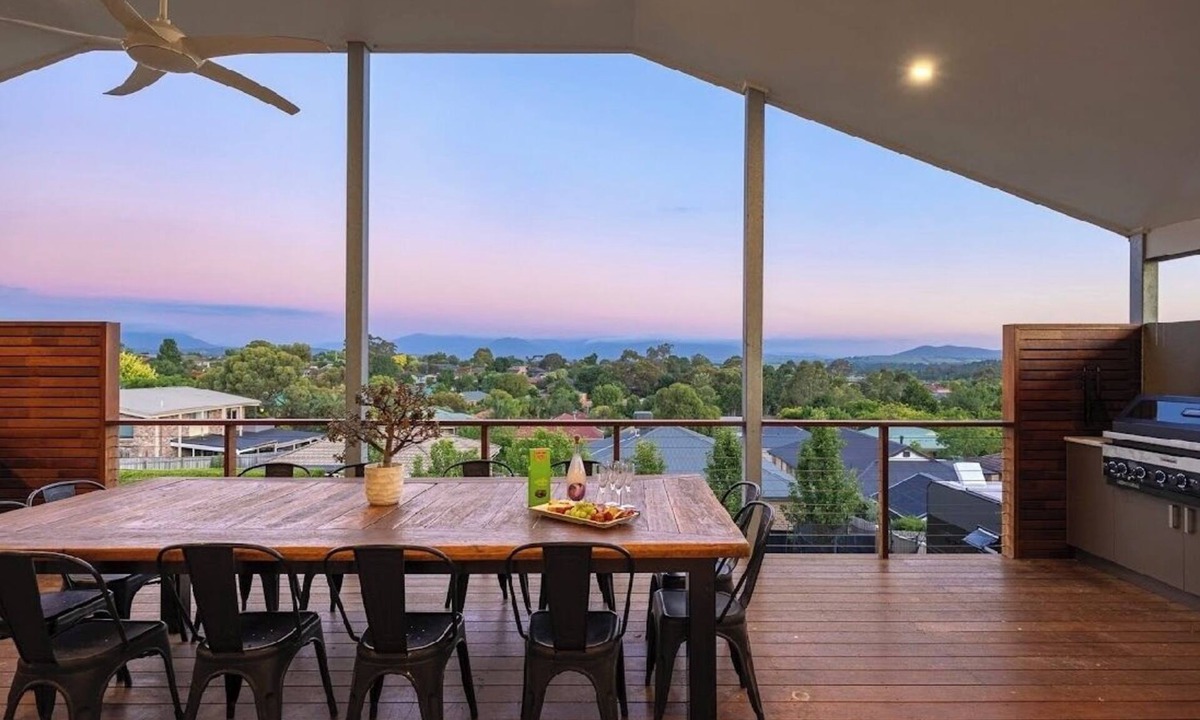 Yarra Glen House | The YarraView - wedding accommodation