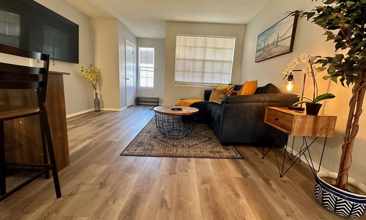 Central Gardens Apartment | The Yellow Brick Abode Modern | Comfort | 2 Bdr
