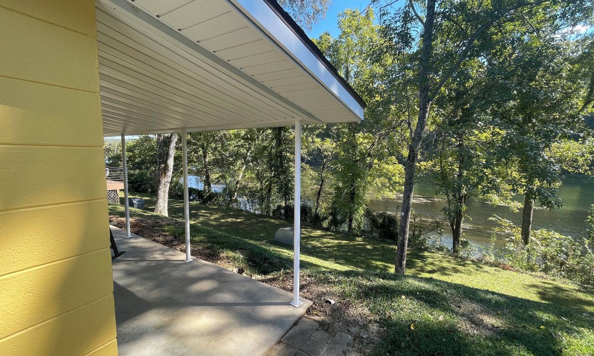 Gassville Cabin | The Yellow Cabin on the White River