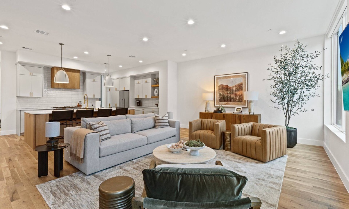 Oak Lawn House | The Yellow Rose