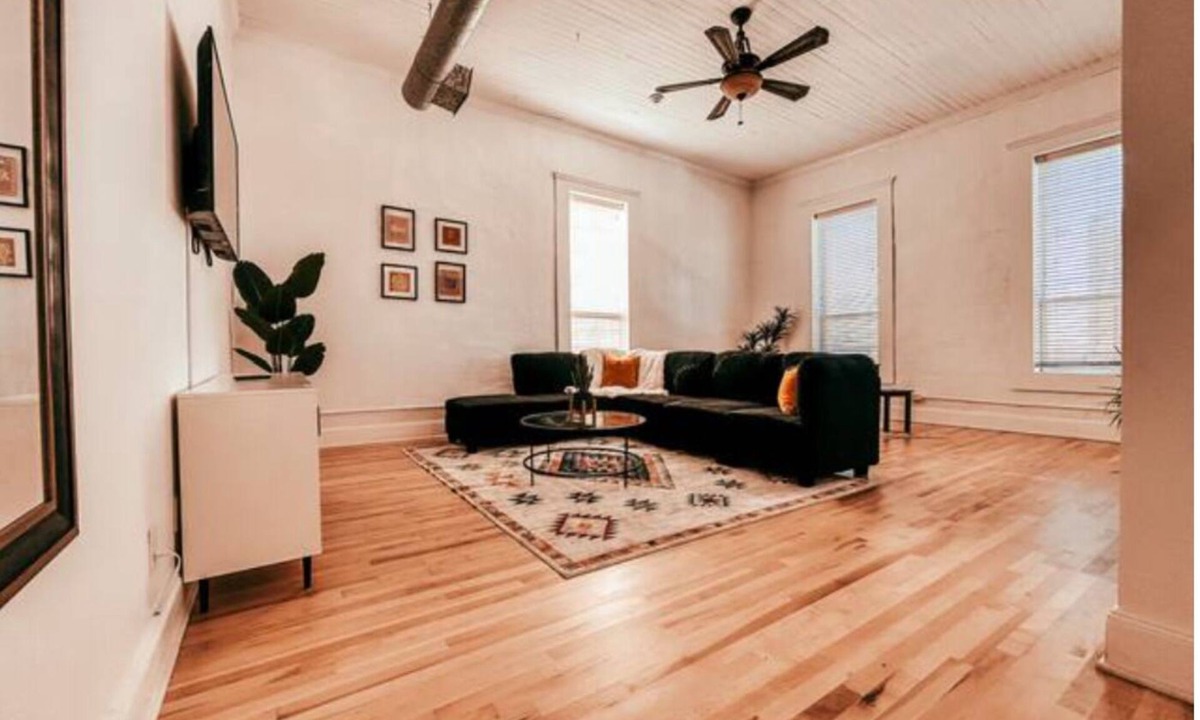 Waxahachie Apartment | The Yellowrose - downtown Waxahachie