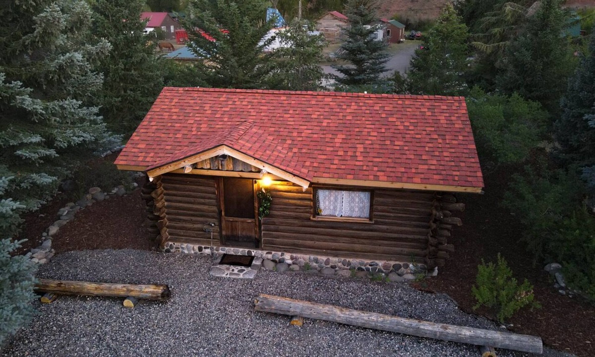 Dubois Cabin | The Yellowstone Cabin