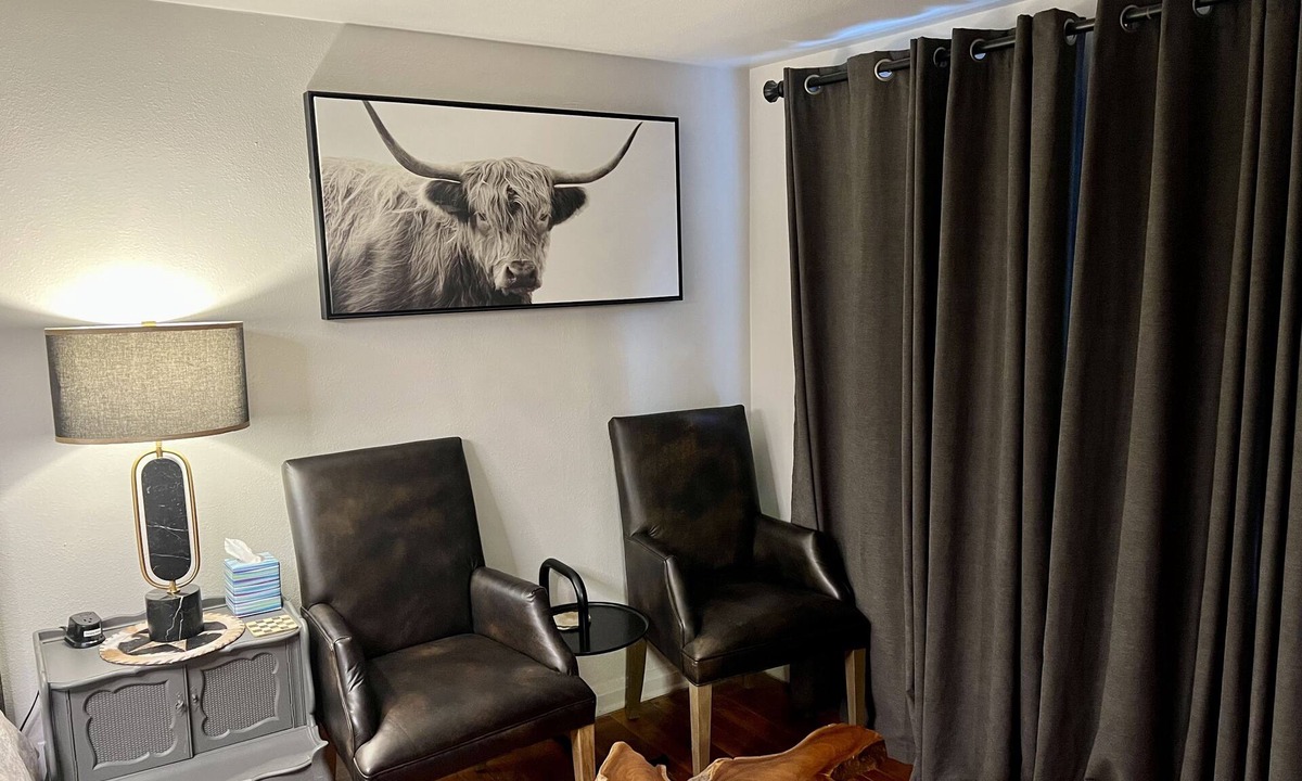 Amarillo House | The Yellowstone Located 1/2 mile from I-40