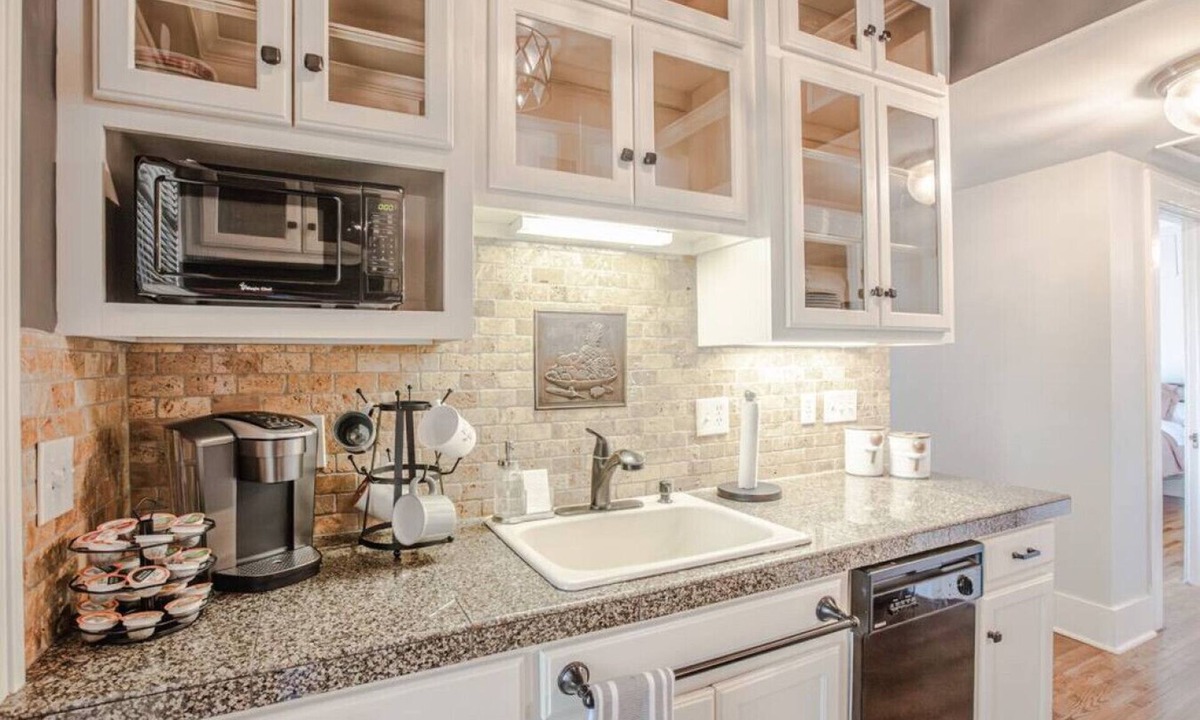 Maple Ridge Apartment | The Yorkshire Flat - Tranquil Comfort