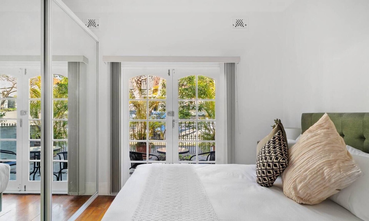 Annandale House | The Young A Peaceful Parkside Delight