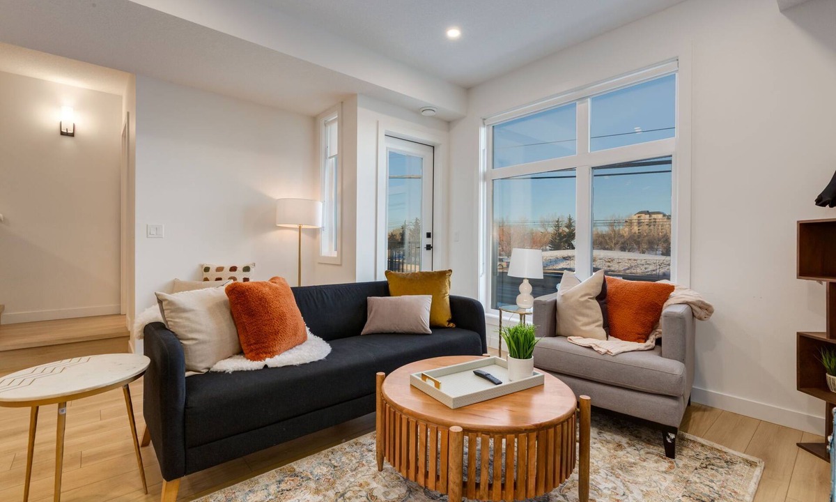 Shaganappi Apartment | The "Zen Den" 3 bedroom in YYC