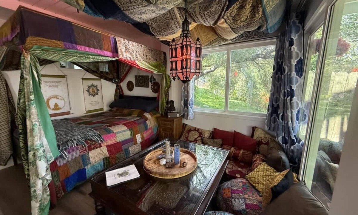 Fernwood House | The Zen Den: Garden Patio, Hot Tub, Canopy Bed