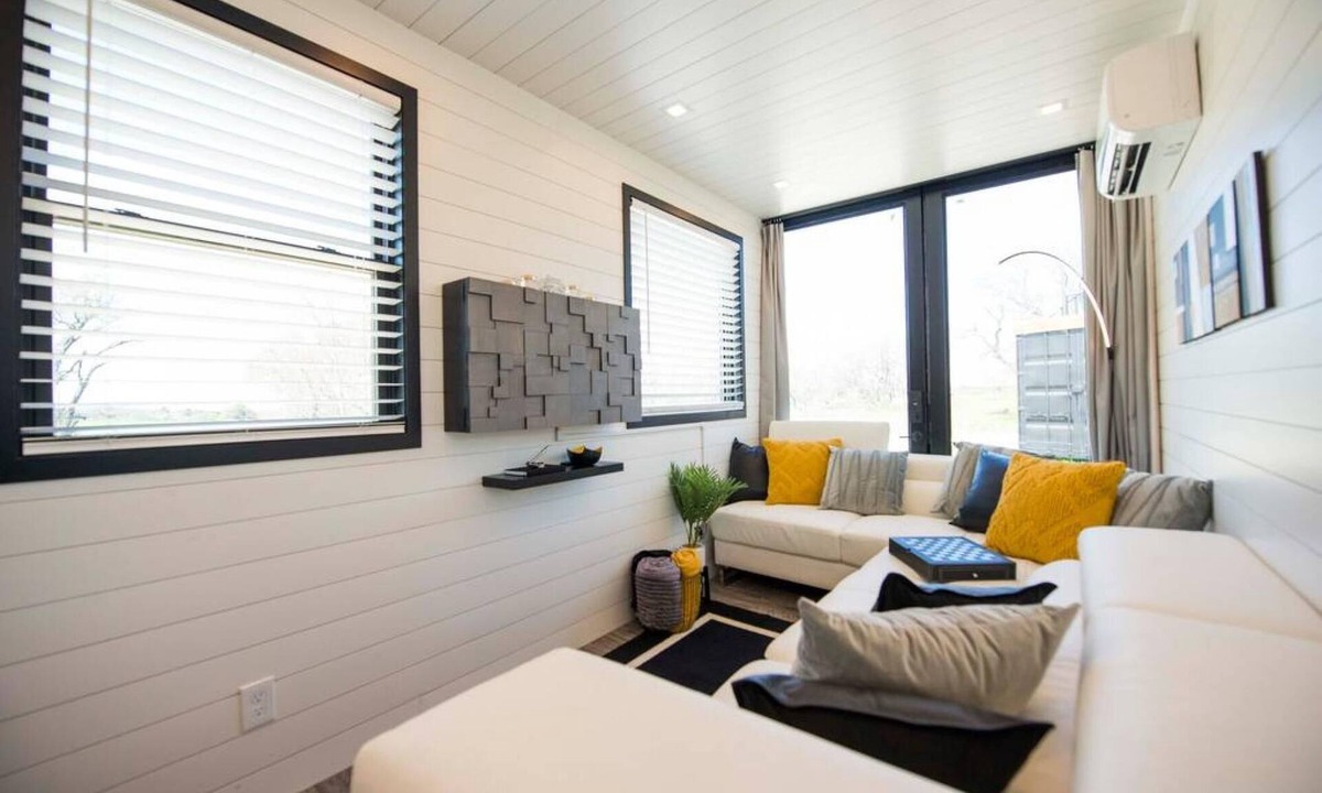 Waco Apartment | The Zephyr Tiny Container Home 12 min to Downtown Waco
