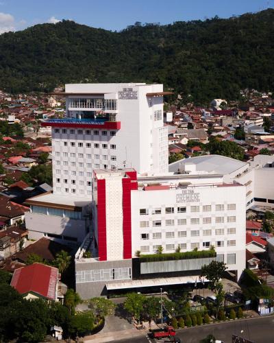 Padang Hotel | The ZHM Premiere Padang